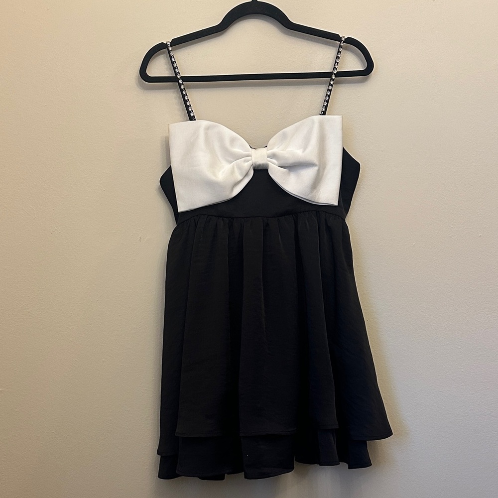 Altar'd State‎ Stassia Bow Dress Sz M Black White Preowned Rhinestone Straps